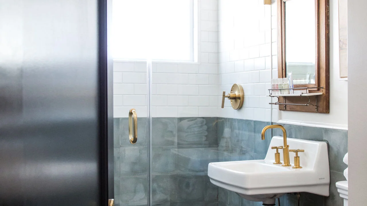 hotel-covell-gallerych-1-bathroom