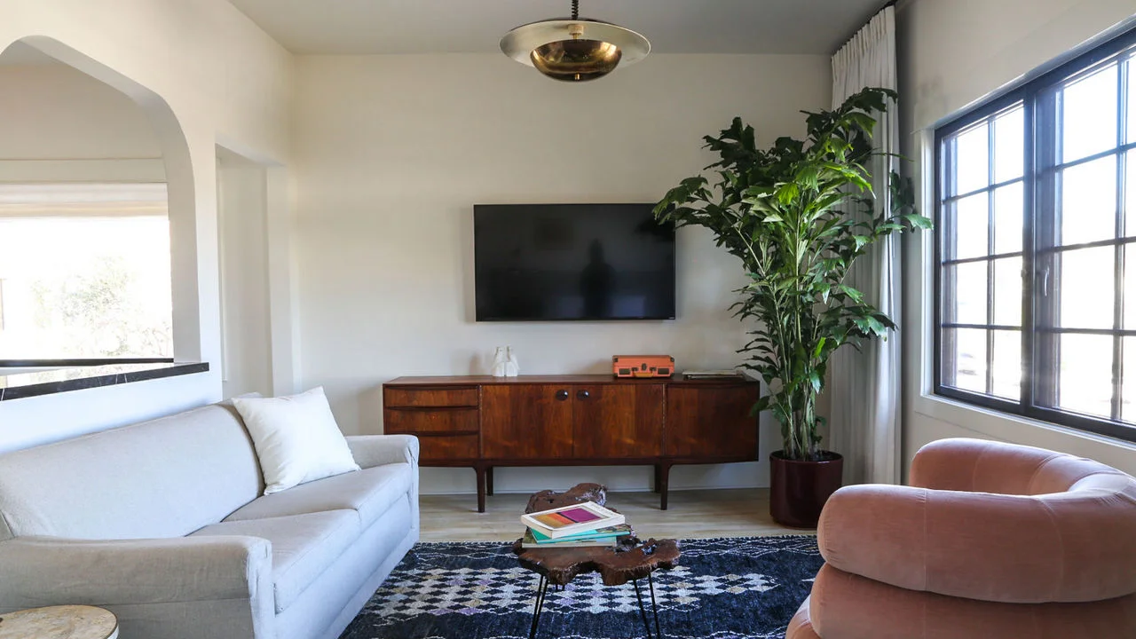 hotel-covell-gallerychapter-3-living1