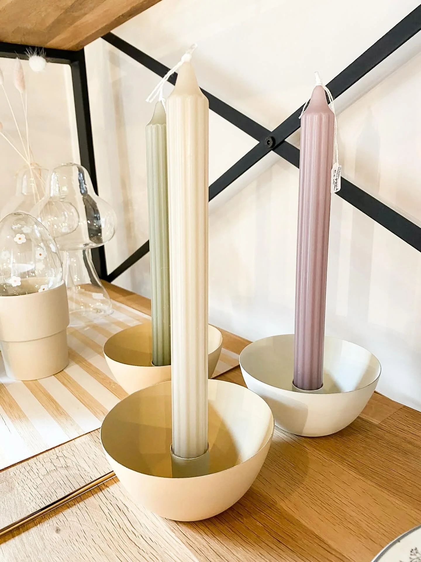Dit model kaarsenhouders bestaan nu ook in het mat. Heel stijlvol in rustige kleuren, waar je helemaal Zen van wordt. 
De kaarsen sluiten helemaal aan, eenvoud en puurheid, 🌸