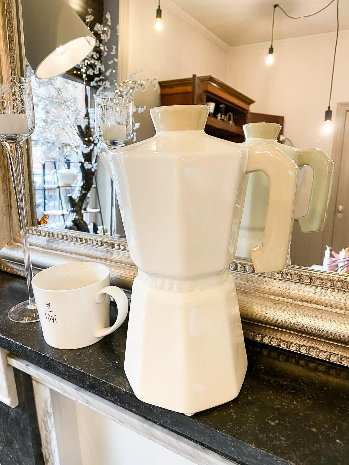 Deze percolator is een mooi ornament op zich, staat leuk in de keuken, op een koffietafeltje,&hellip;
Maar hij is daarbij ook een vaas! 
Staat prachtig met takken, bloesems,&hellip;. 🌸