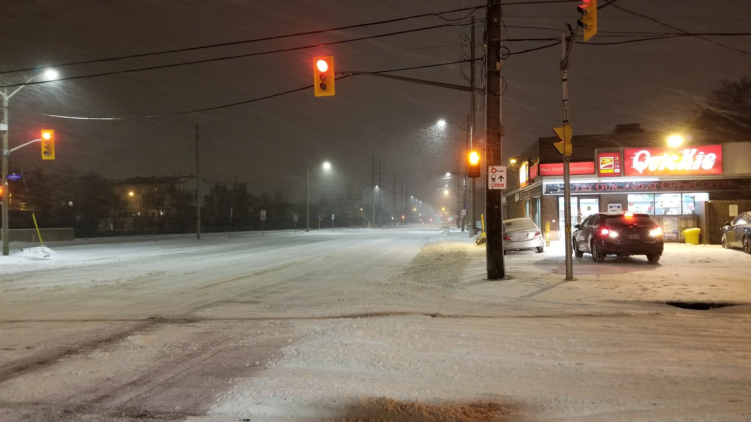 Petite chute de neige pour ma première soirée dans la ville 