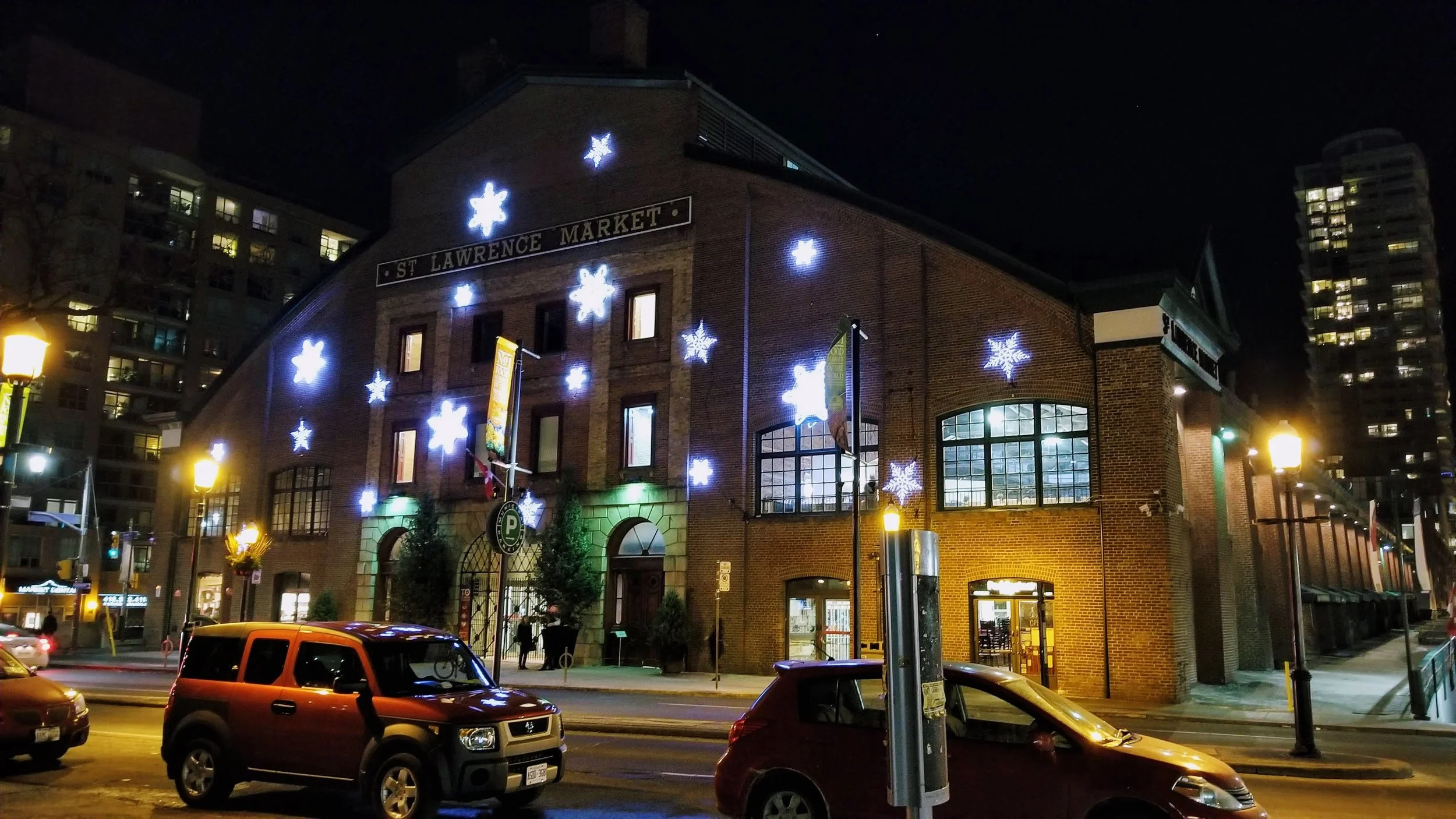 Le St Lawrence Market, ancien bâtiment de la ville qui abrite un marché traditionnel très animé 