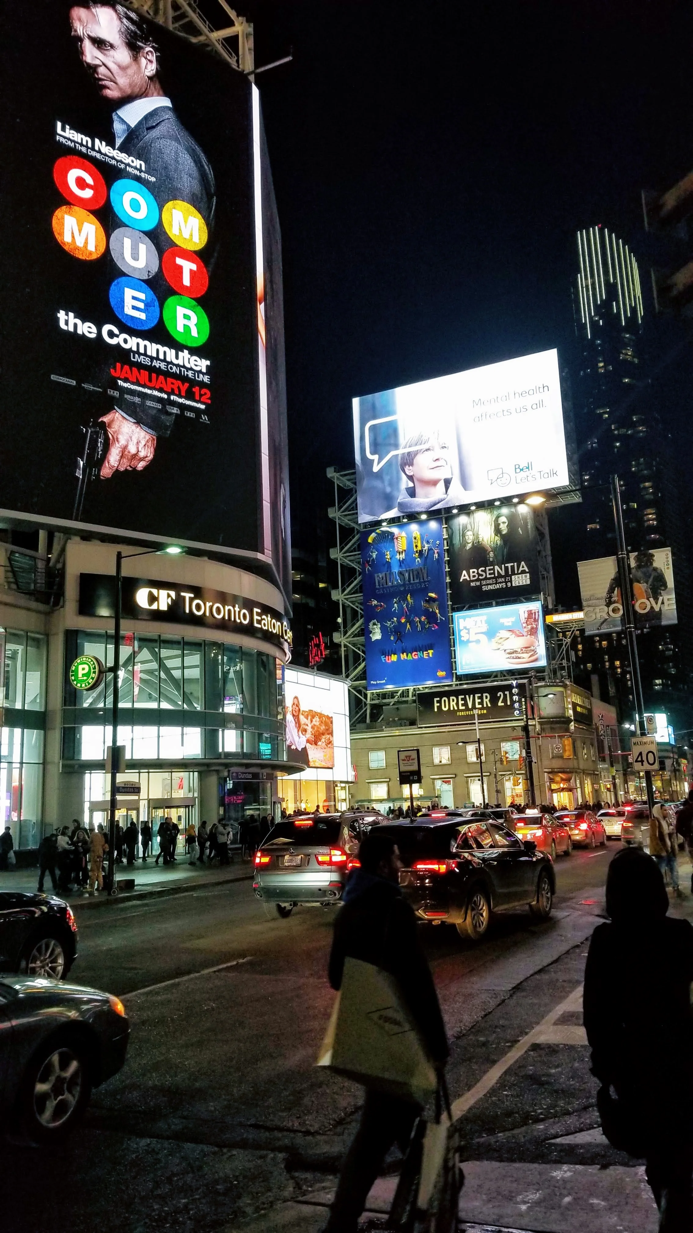 Au croisement des rues Yonge et Dundas on a la sensation de se retrouver face à un petit "Time Square"