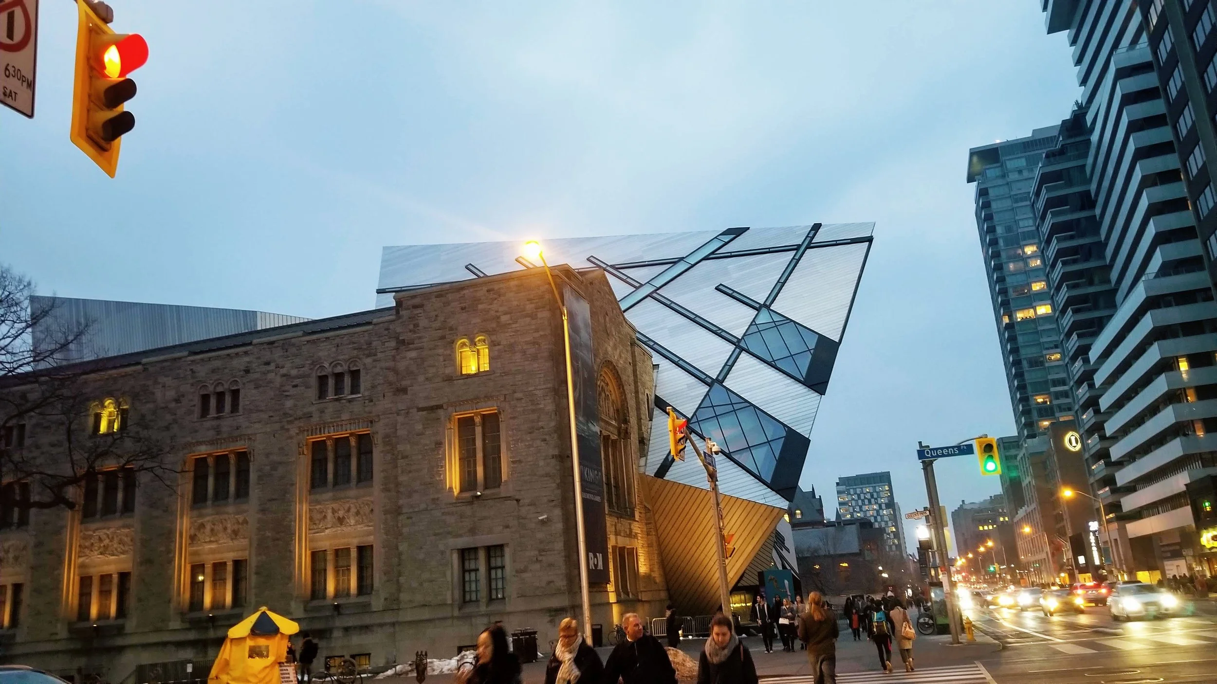 Le Musée Royal de L'Ontario mêle architecture classique et strucutre moderne