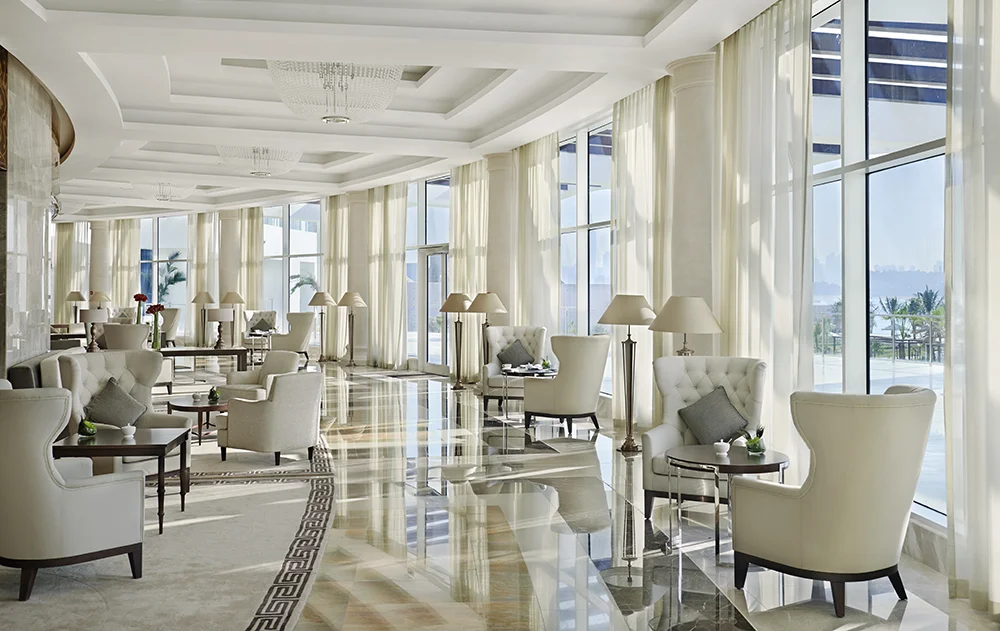 Waldorf Astoria Dubai May 2014 Peacock alley.jpg