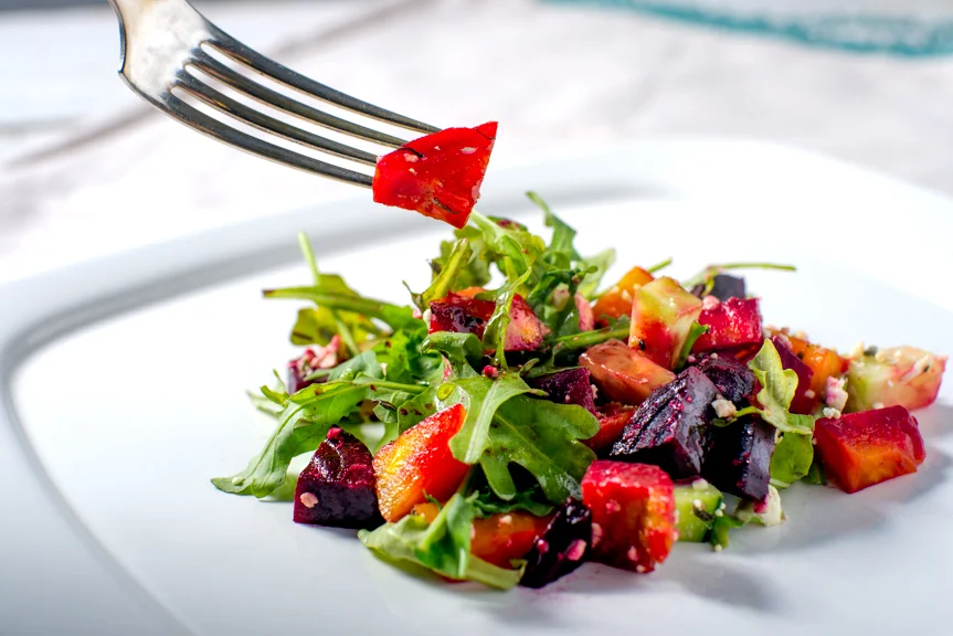Salad of arugula and roasted beet