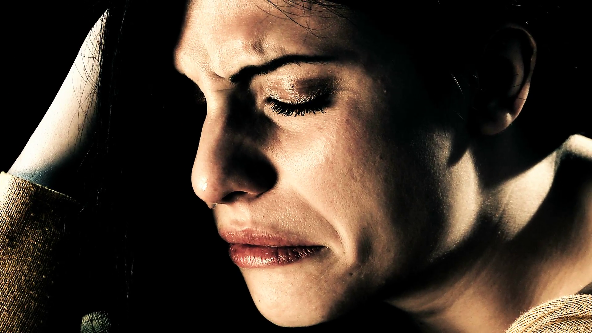 sad-woman-crying-in-darkness_vykhkqmsl__F0011.png
