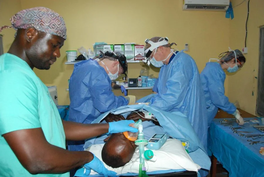 Good friends Dr. Simon & Dr. Dan working together with Eric on a complicated case