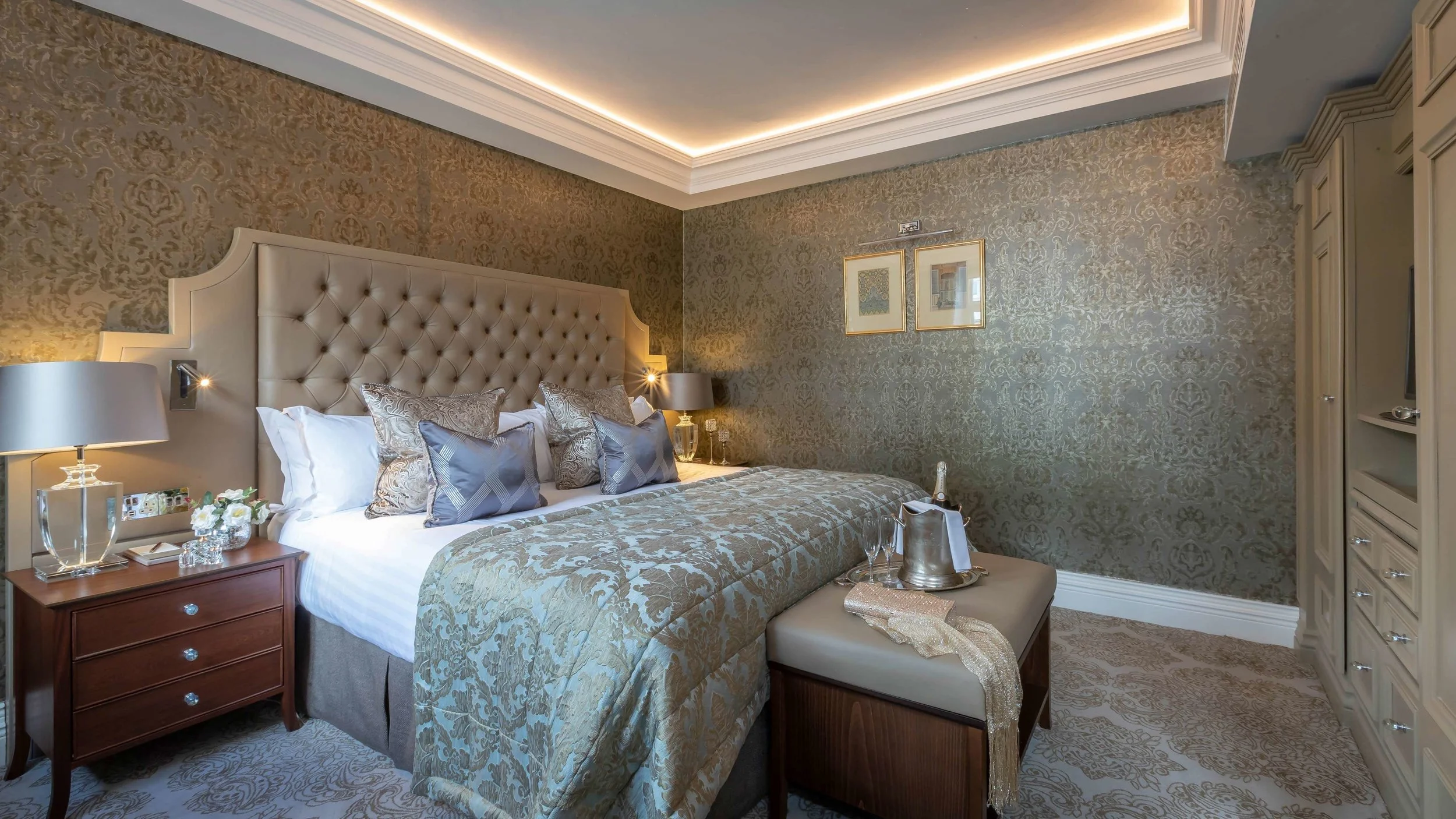 queen-anne-court-bedroom-01.jpg