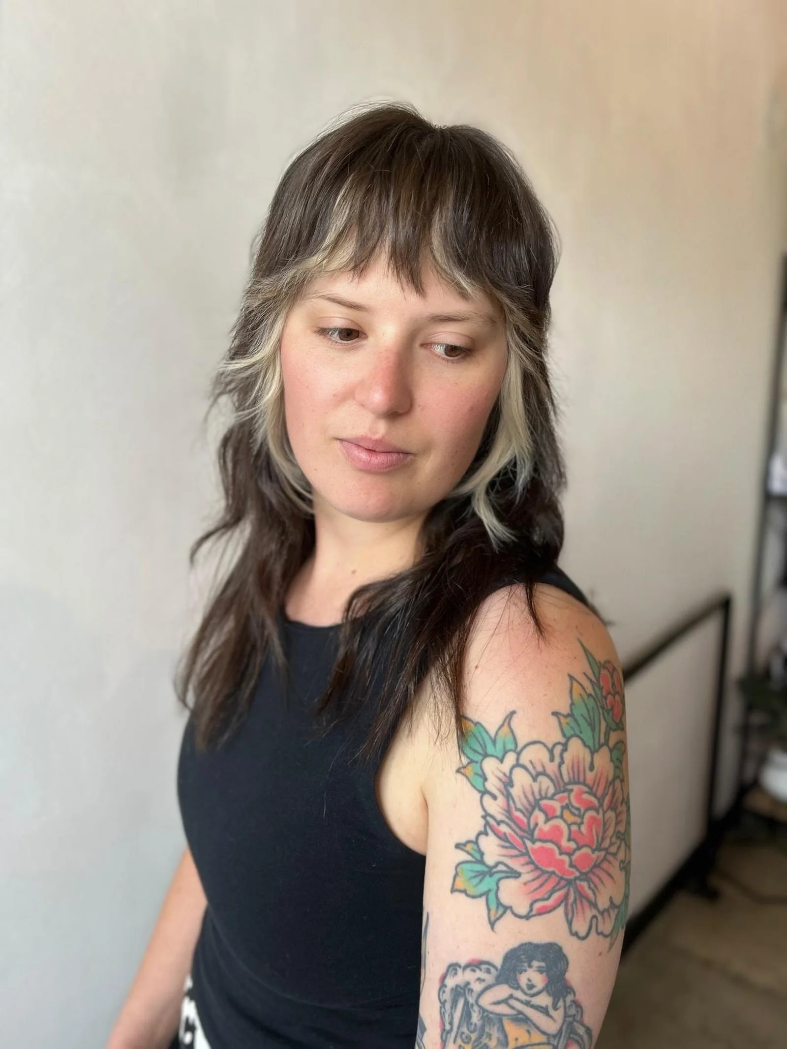 Wolf cut. The butterfly. The shag. Fairy haircut. 

So many names but all of these could be used to describe this one of a kind style created by Jennie @jet__hair for her stunning client. Enhanced by a face  framing blonde section, these layers frame