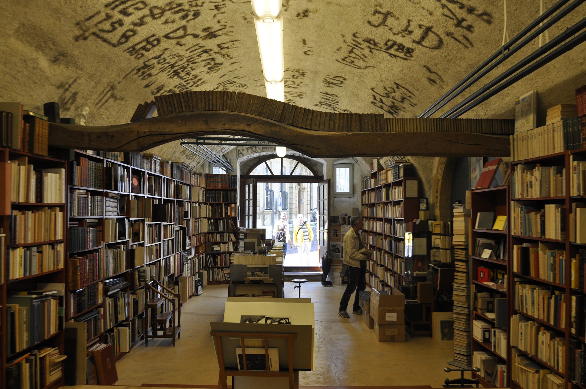 library-934285_1920.jpg