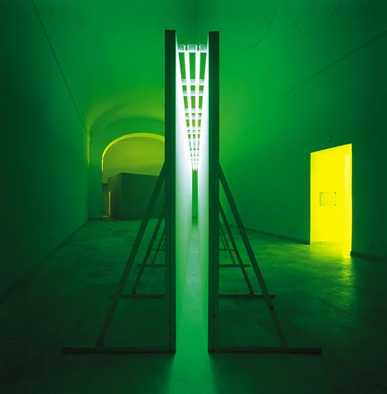bruce-nauman-green-light-corridor-1970.jpg