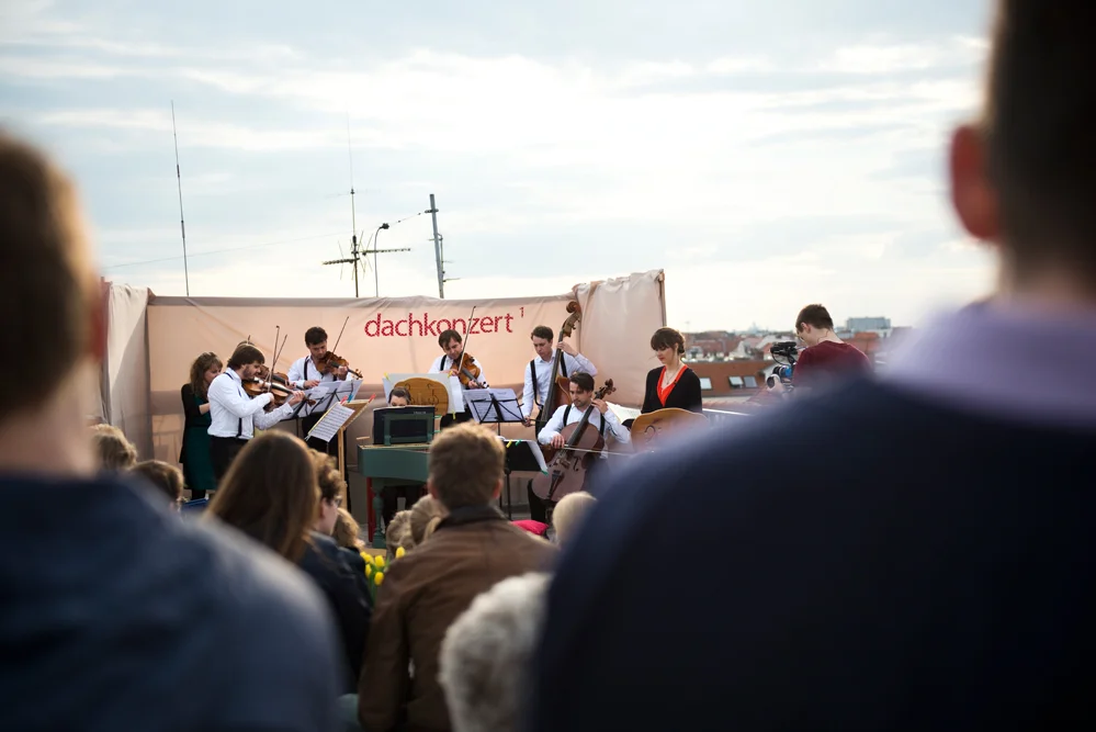 "Dachkonzert", Rooftop concert.