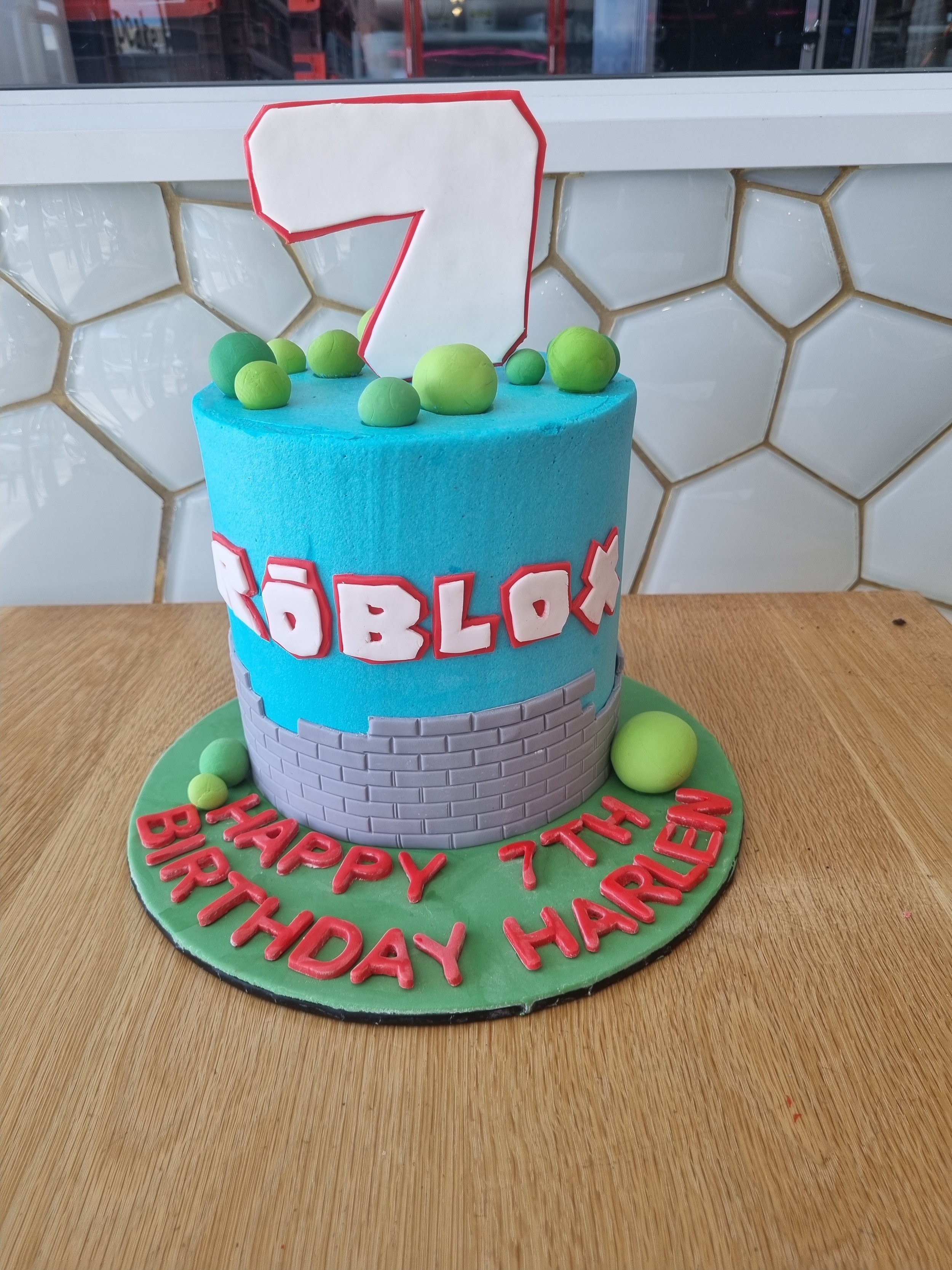 Roblox Cake.jpg