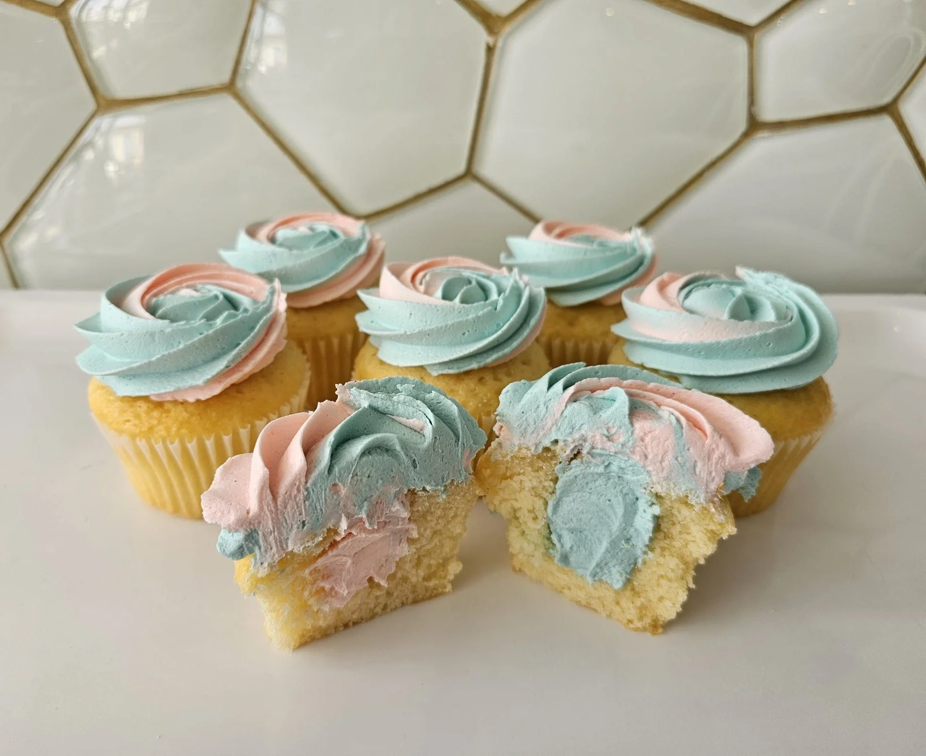 Gender Reveal cupcakes .jpeg