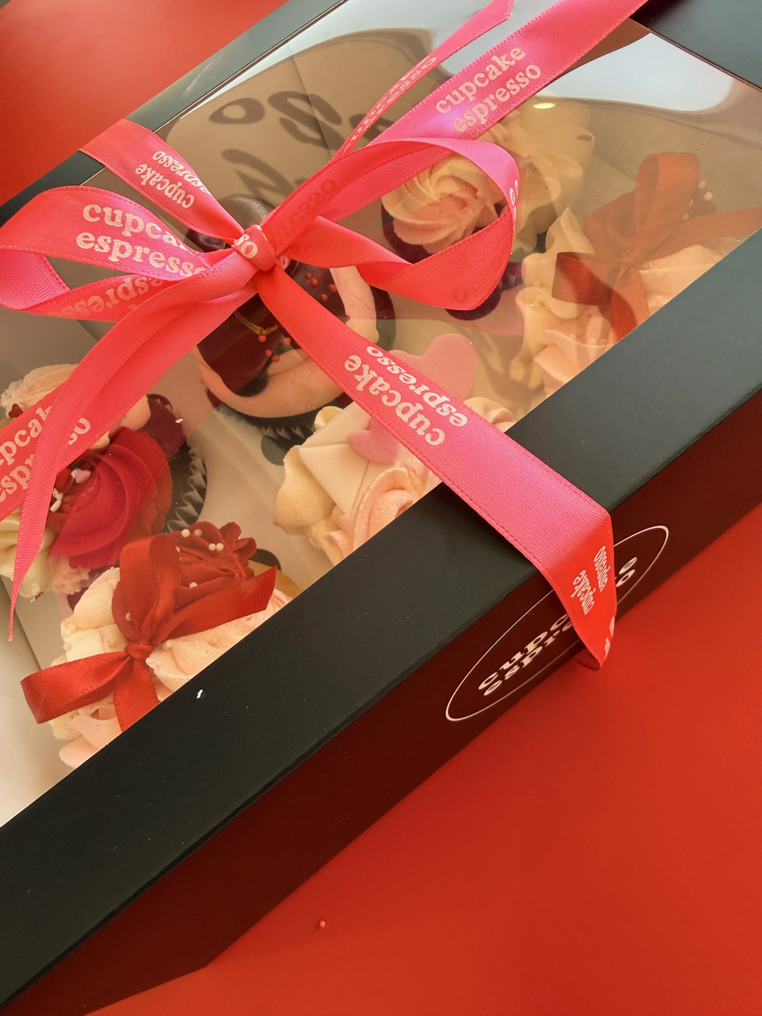 Ribbon Valentines cupcakes 2 .jpeg