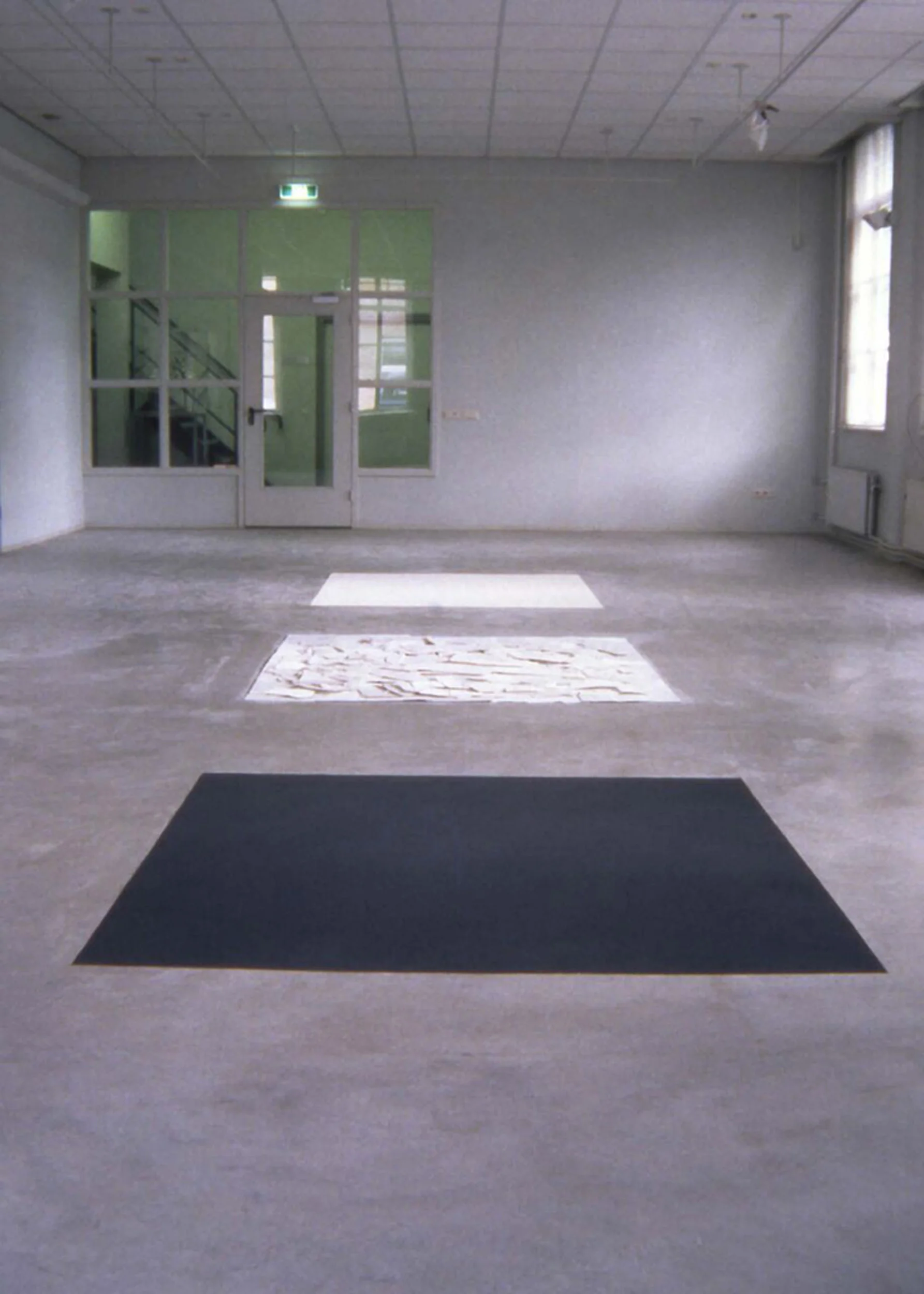 Shard Squares, 1997 Europees Keramisch Workcentrum, s’Hertogenbosch, NL Porcelain, Graphite, Each square: 5’ x 5’ x 5’