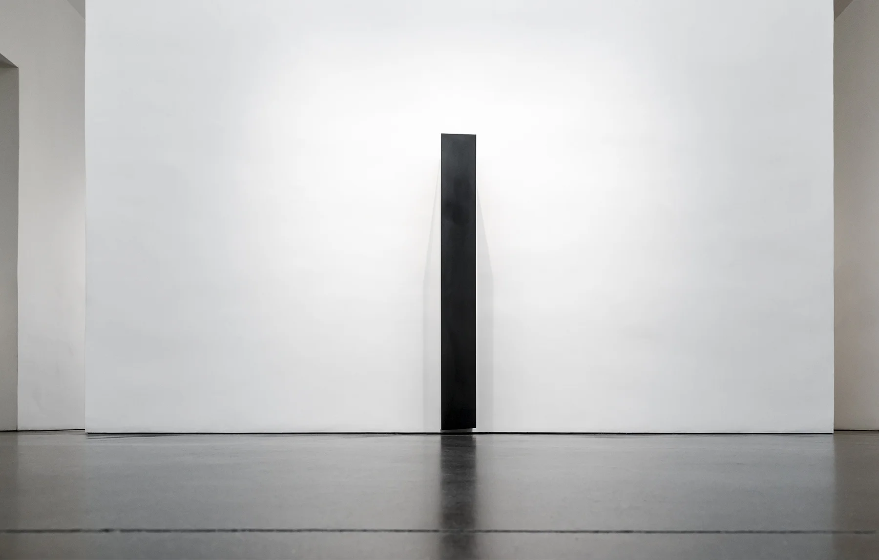 Tilted Column, 2008 Solid graphite, 70” x 14” x 15” Carbon: Susan York (installation view, Georgia O'Keeffe Museum, 2016) Photo: Larry Fodor