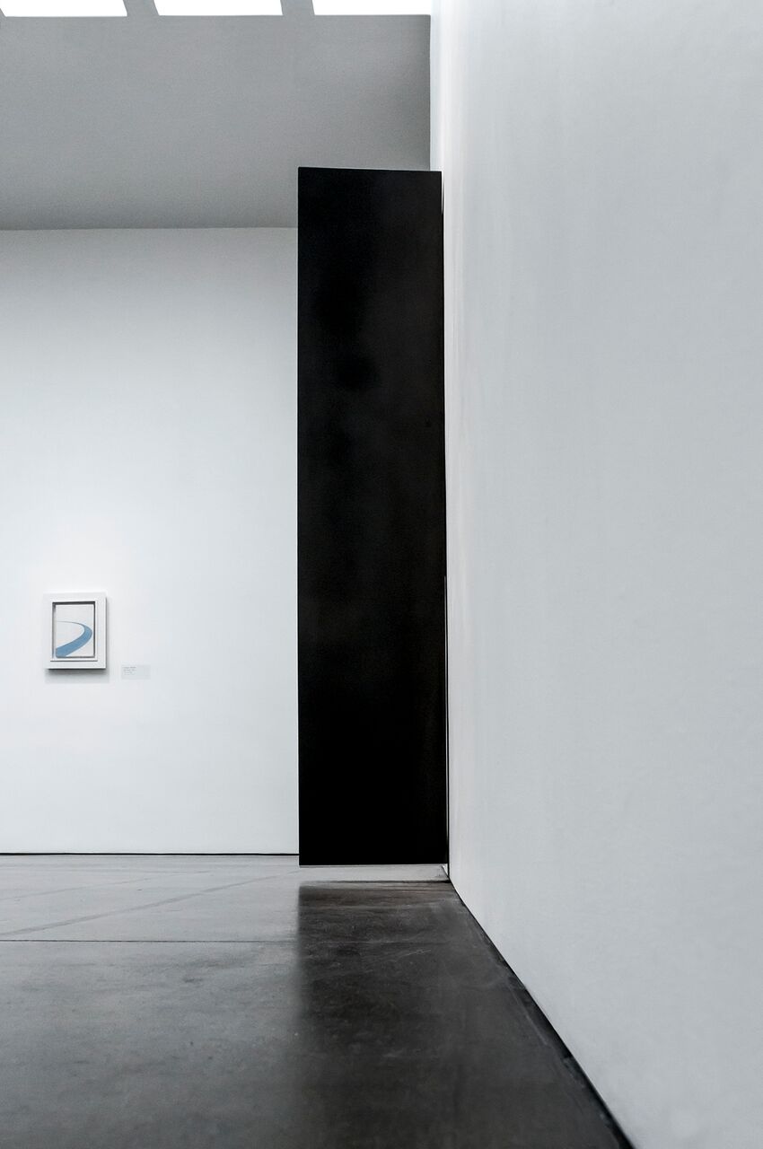   Tilted Column, 2008  Solid graphite,&nbsp;70” x 14” x 15”   Carbon: Susan York (installation view, Georgia O'Keeffe Museum, 2016) Photo: Larry Fodor 