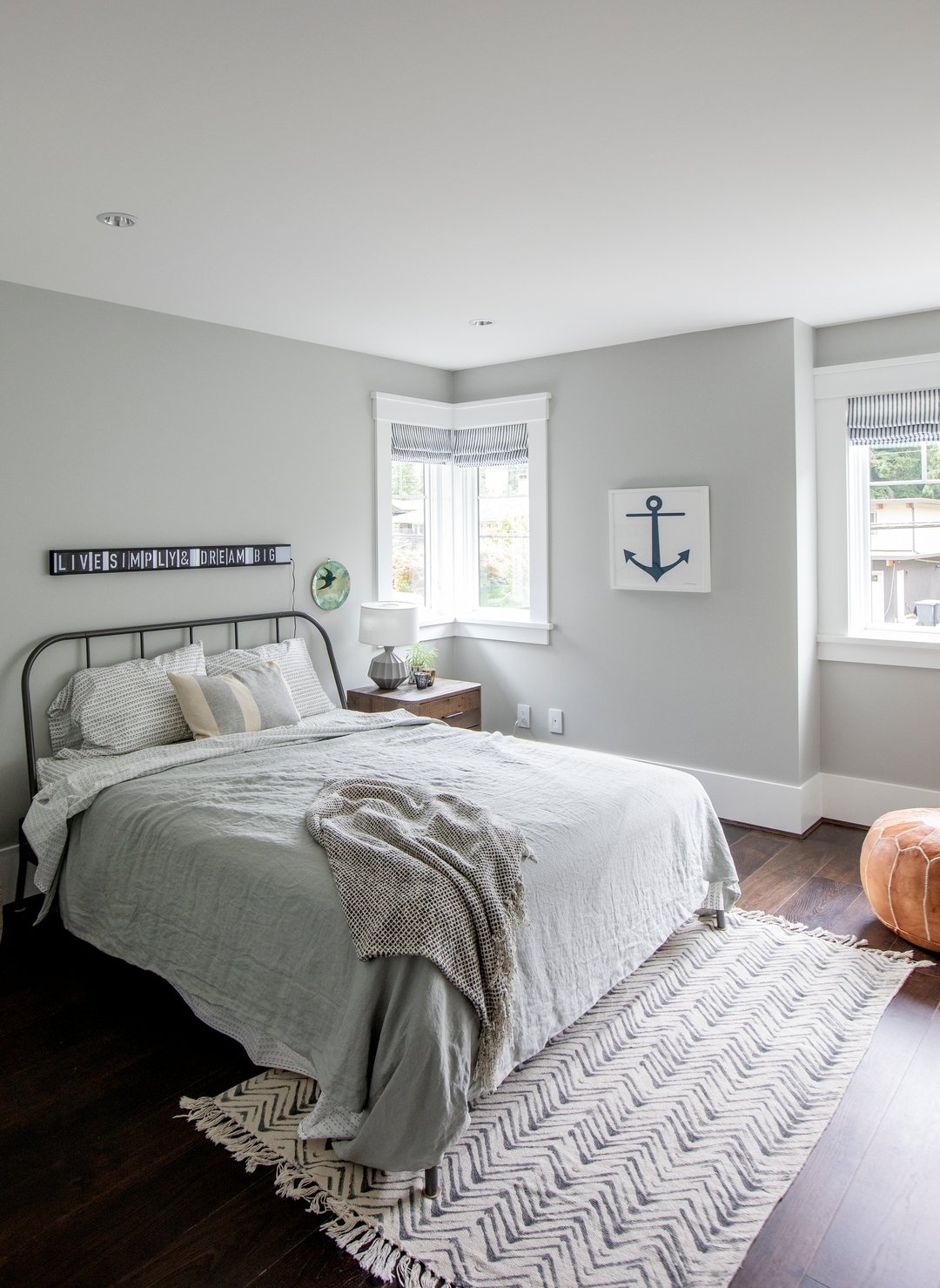 A space where imagination takes shape! This neutral boy's room has all the little touches to inspire a little mind. 

Photo: @janisnicolayphotography