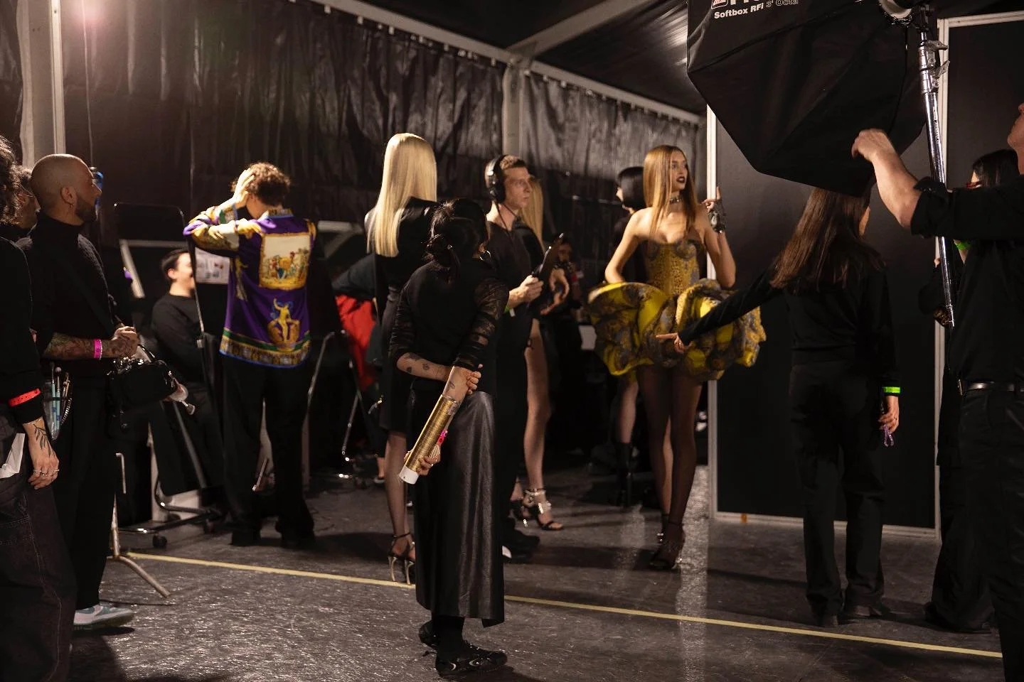 Giving some Versace attitude! Direct from backstage Versace FW 2025&hellip;#VersaceFW2025 #Versace #DougOrdway