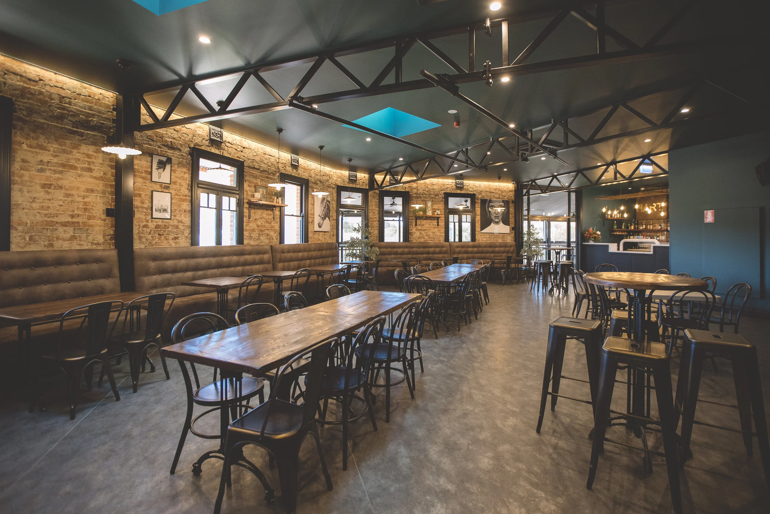 Hart-Bar-Railway-Hotel-Parkes-0041.jpg