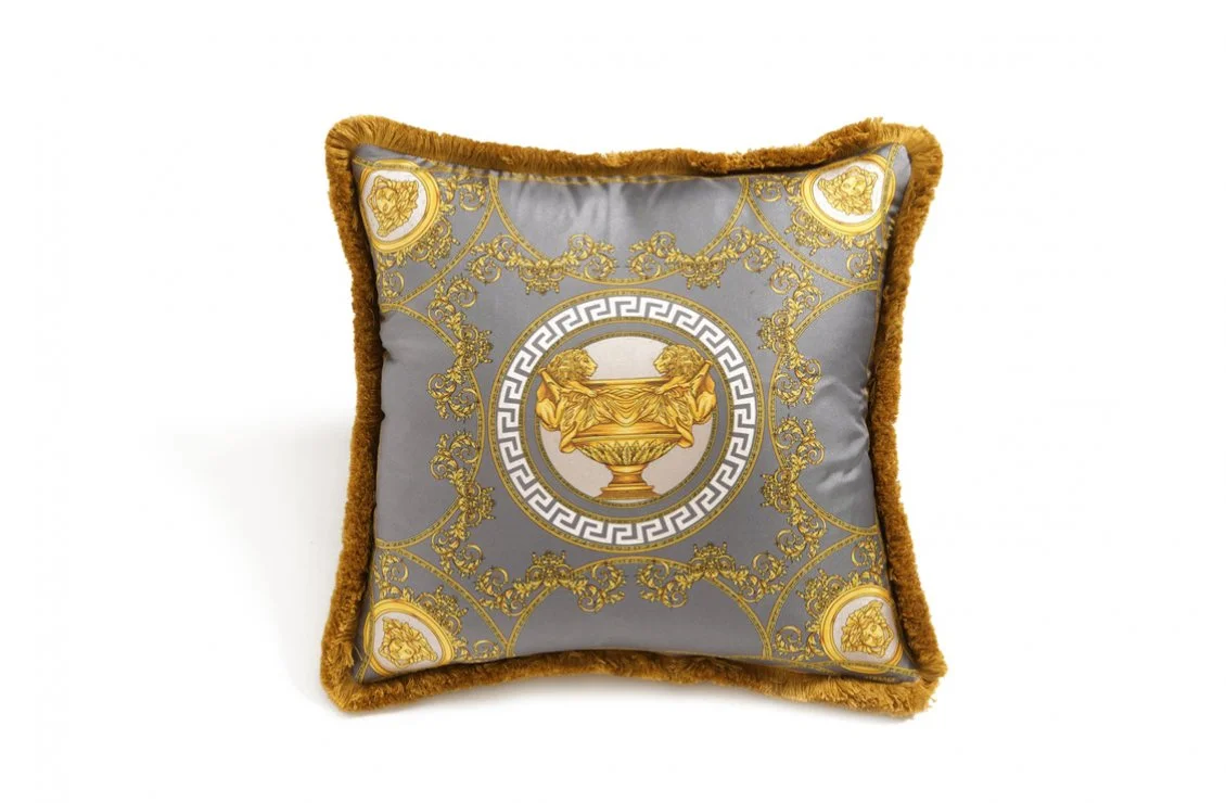 7ffb6d4b773a3ce4905af5276ee31676_La-Coupe-Mini---Cushion---45x45-cm---Silk-Panel-R-Silk-Panel---2015-ZCU454501-ZSEP0061-Z7026-.jpg