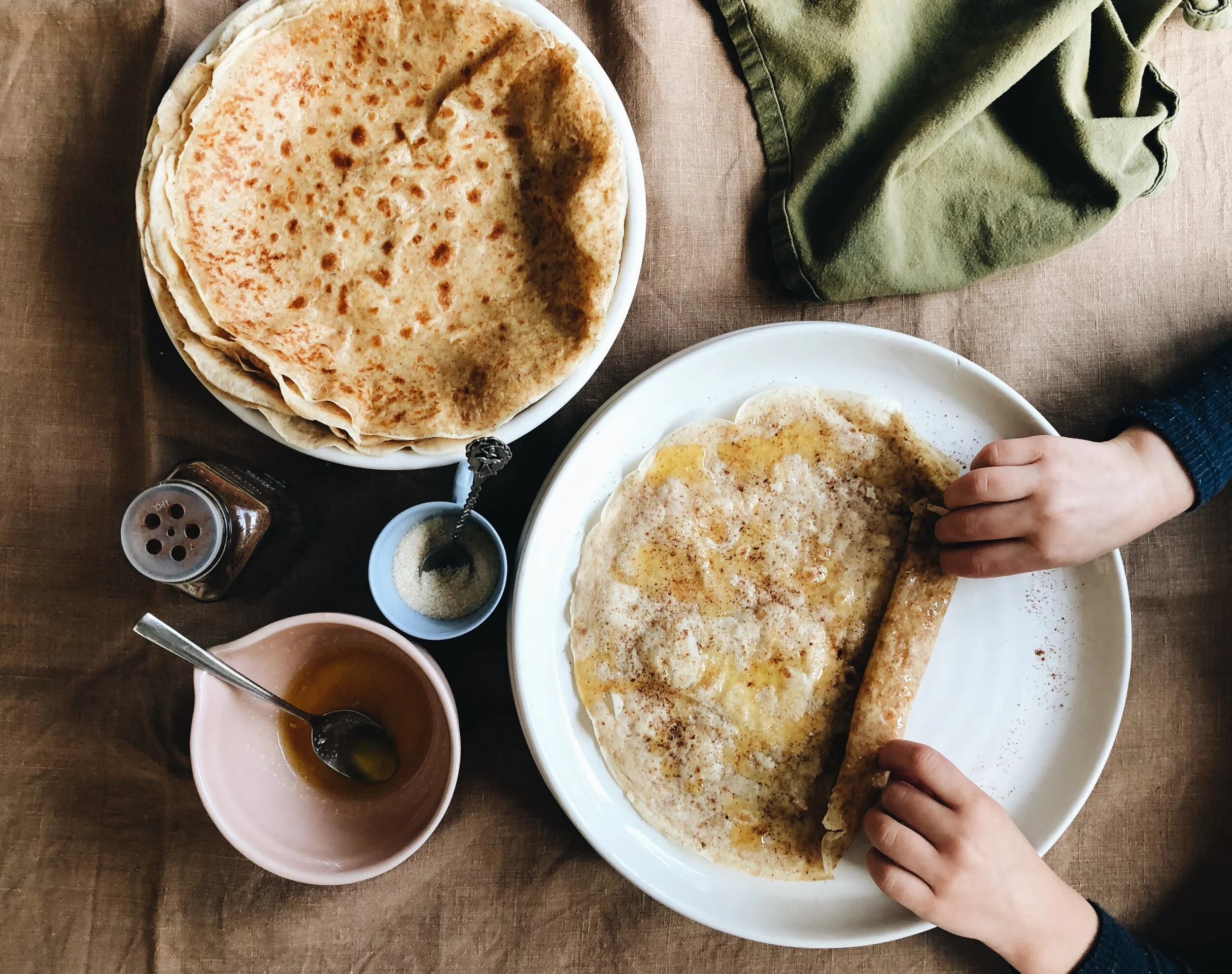 Crêpes with butter, sugar and cinnamon