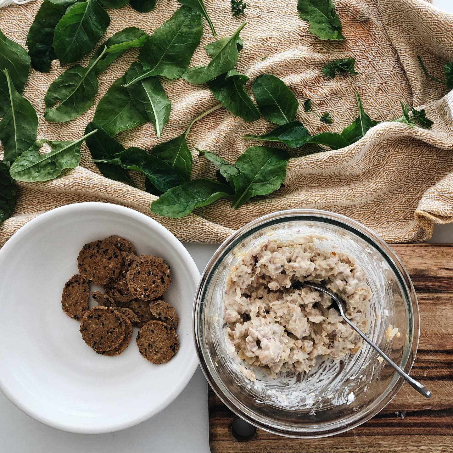 Picnic lunch outside, featuring leaves from our garden, @marysgonecrackers and curried chickpea mash, the recipe for which is in @jessica_prescott_&rsquo;s new book, Veg One-Pot Wonders. This is the first recipe I bookmarked when Jessica kindly sent 