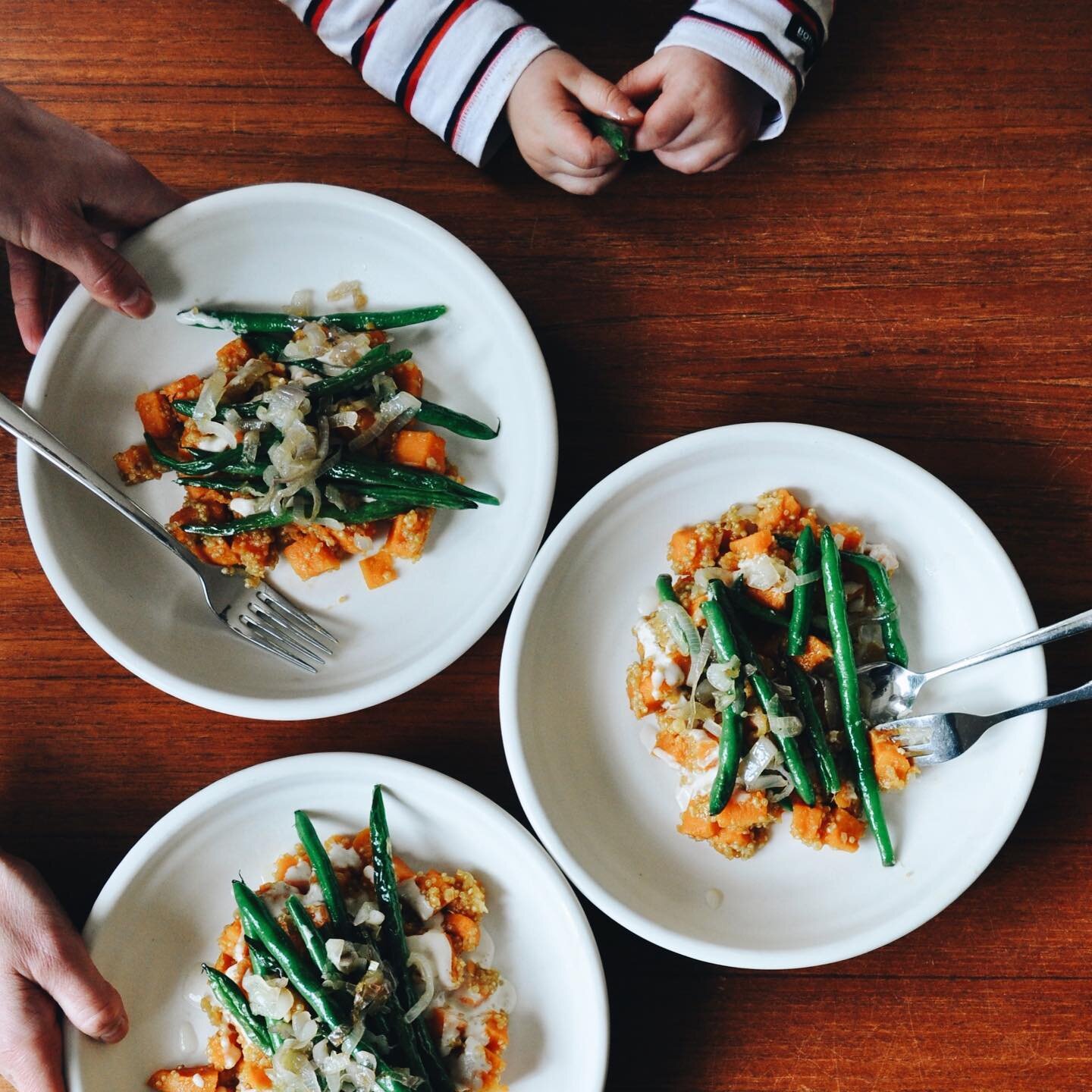 My latest recipe for @abclife is a one-pot quinoa and sweet potato dish with green beans, sautéed shallots and a tahini + lemon sauce. Sautéed shallots are so very delicious, I like to make them as a topping for salad, pasta, soup, buttered sourdou