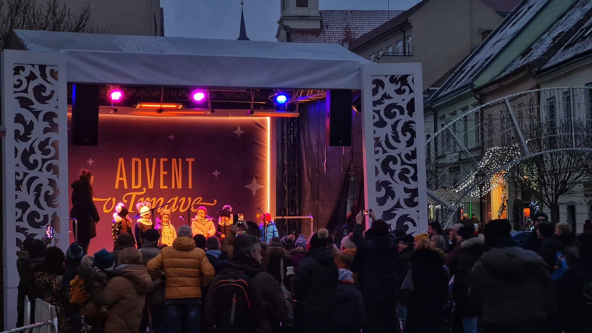 Performance during Advent markets