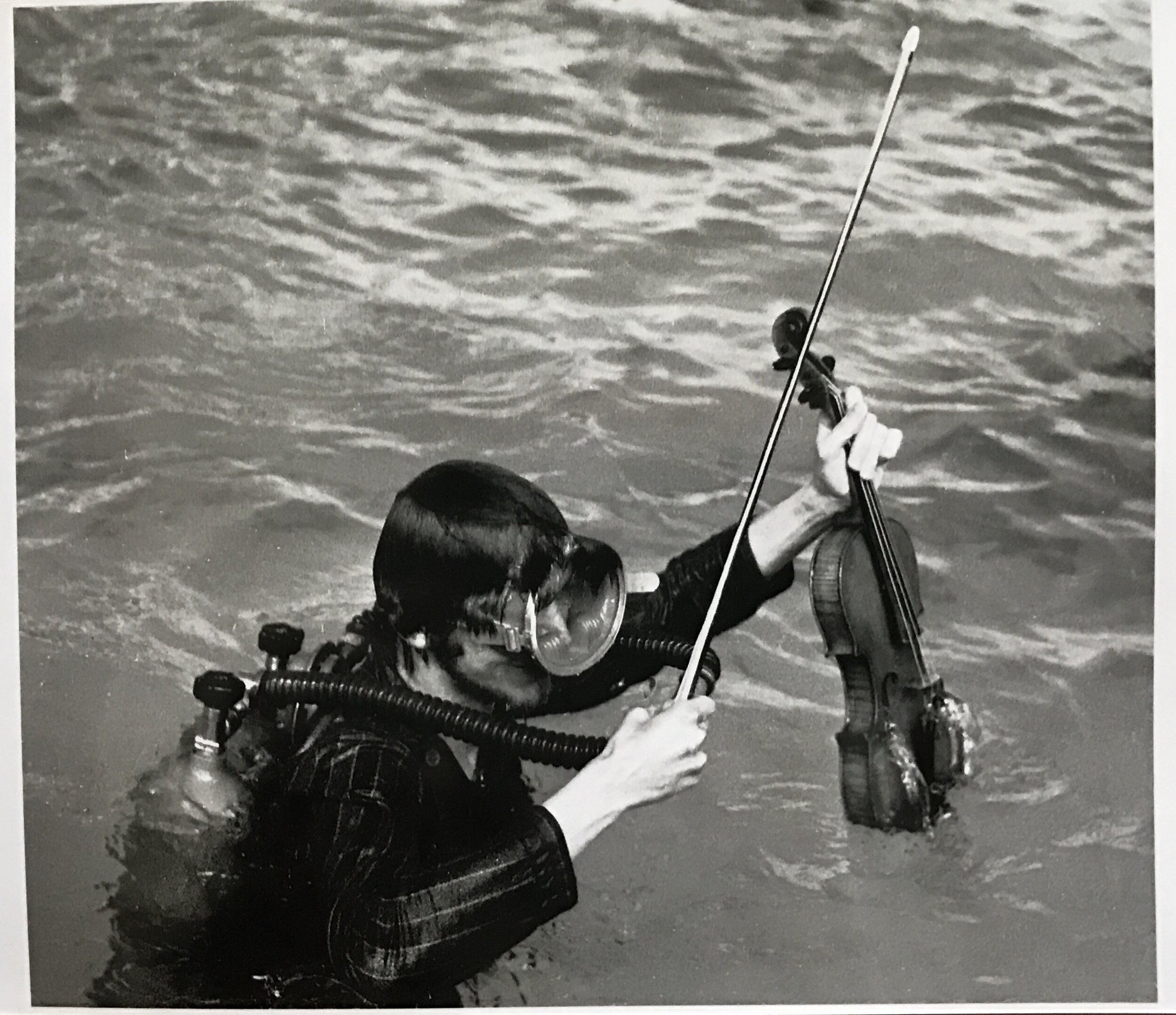 Adamčiak Milan, 1970, Vodná hudba, foto z akcie, foto J Bartoš, 22x18.JPG
