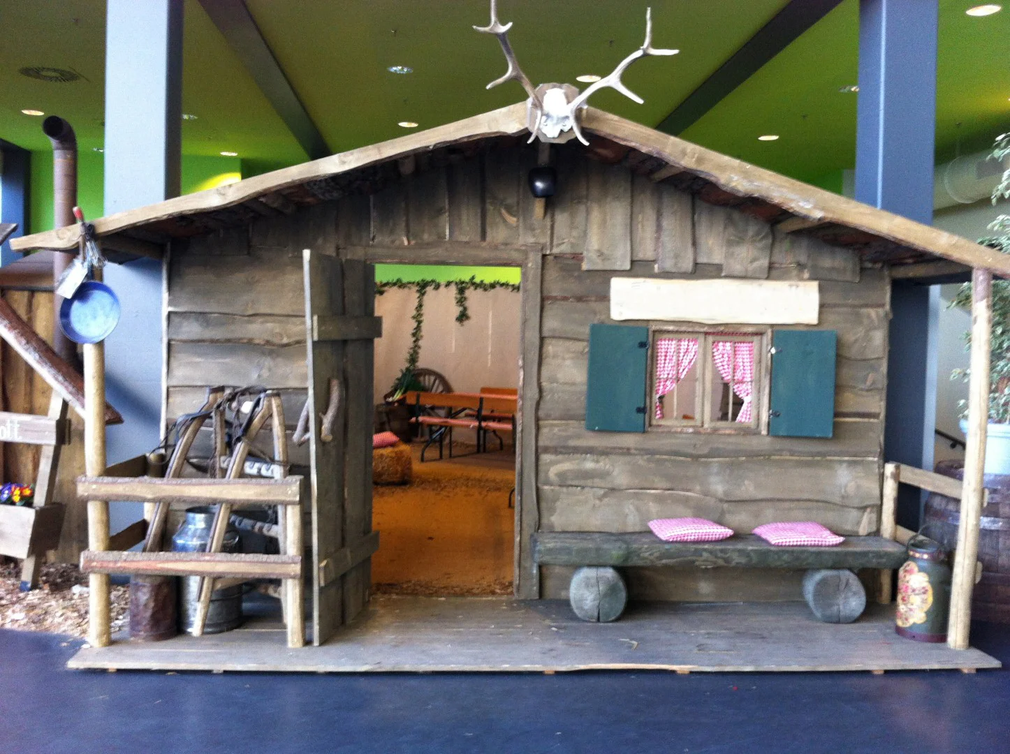 Almhütte_Messestand.jpg