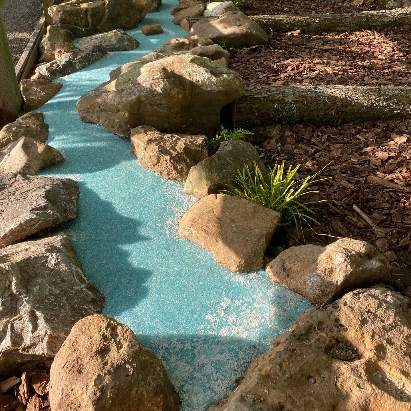 @wendyallendesigns onsite yesterday at #chiltonfoliatprimaryschool with @sureset installing the permeable stream surfacing. It looks fantastic!!
Thanks so much to Darren, Ben and Dave from sureset.co.uk 
#sureset developed a new colour for me on this