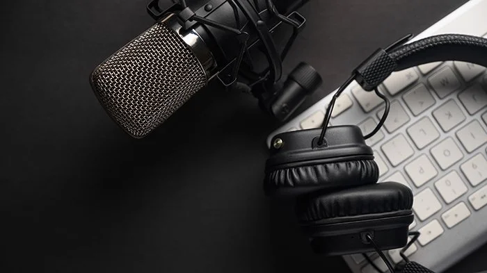 podcast-headphones-sound-bar.jpeg