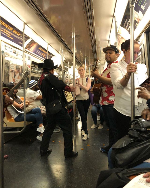 Lost in translation #whatiseeiswhatyouget #mta #nyc #mariachis