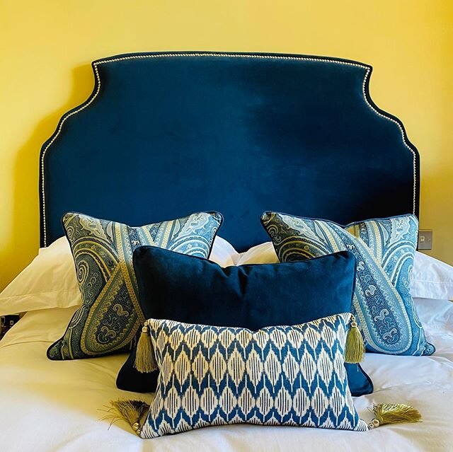 Some of the cushions that I showed you on Wednesday now in situ.. I think they have worked beautifully  great choices @jojomacnamarainteriordesign #cushionstyle #bespokesoftfurnishings #headboards #showhomes #hampshirelife