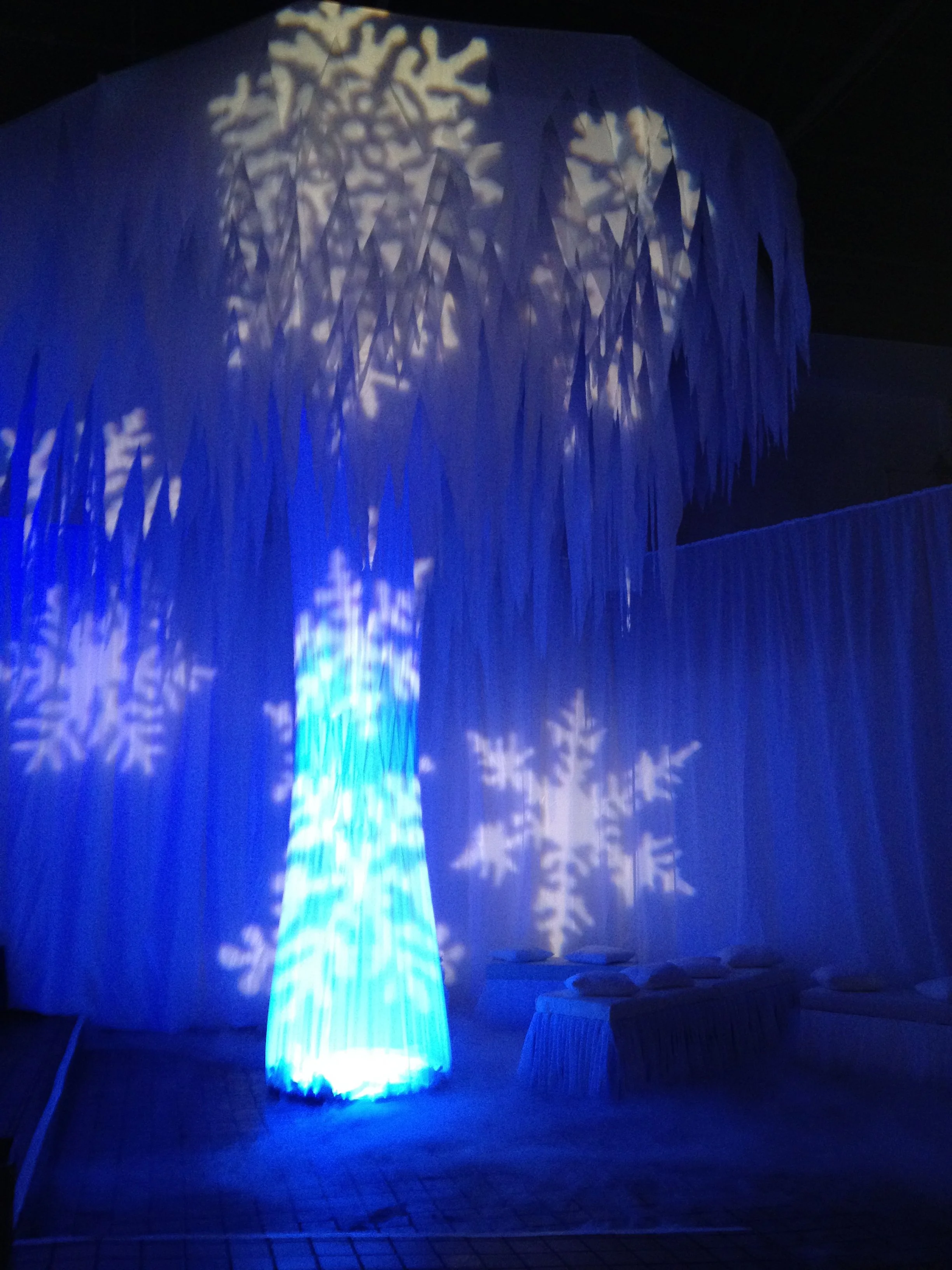 ICE TREE ALICE IN WINTERLAND ING 2011.jpg