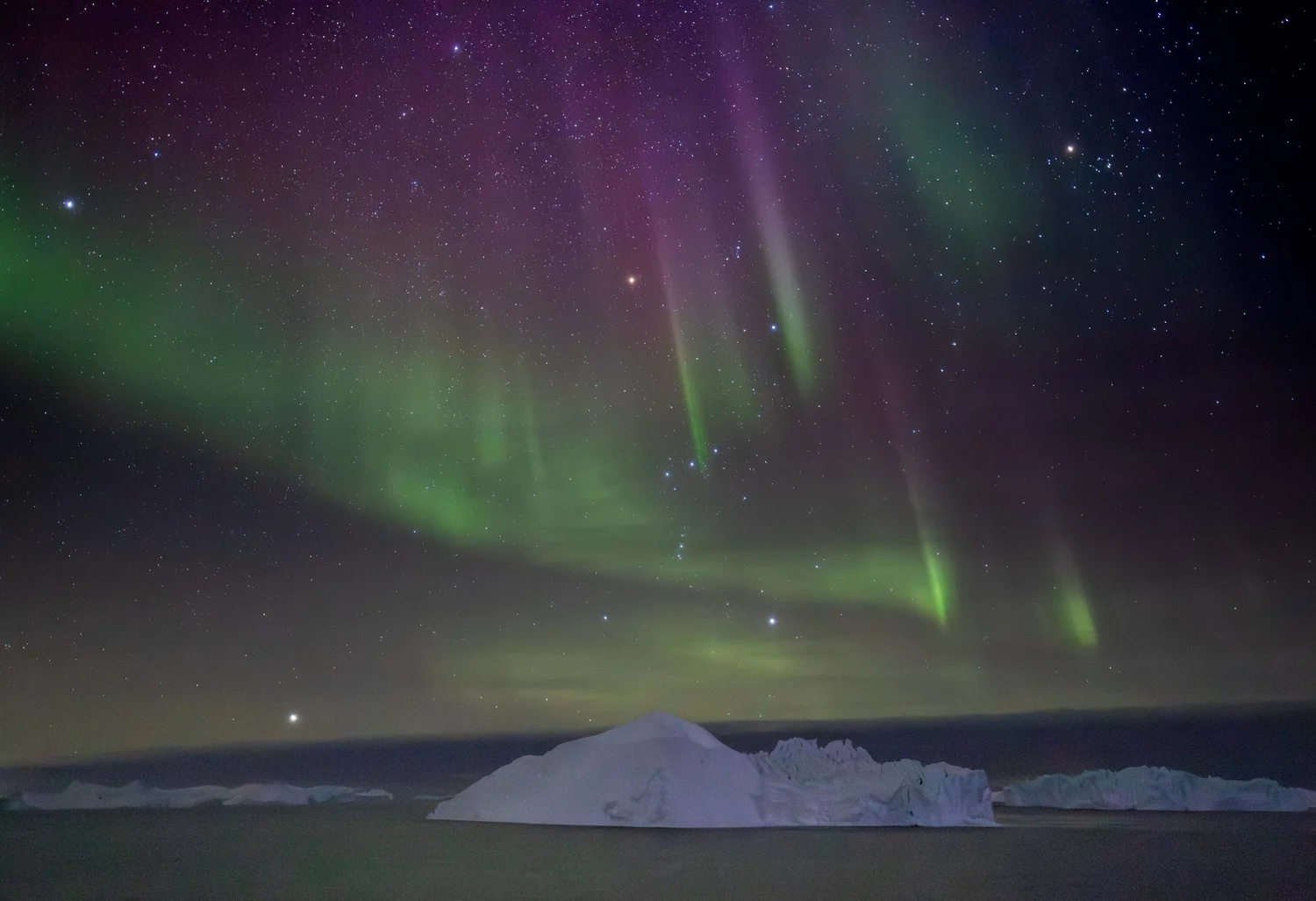 Ilulissat — aurora over icebergs, Disko Bay