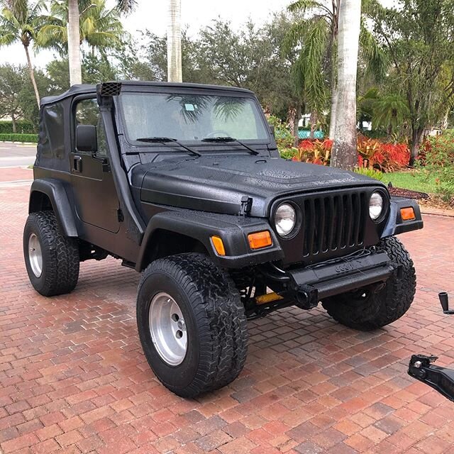 So grateful that my Jeep has been painted. 😁 I liked how it looked in the rain. Thank you @eacmiami for the amazing job 🔥 .
Check out the before and after photos to appreciate the transformation. 😉
.
.
I&rsquo;ll be adding the other parts on it so