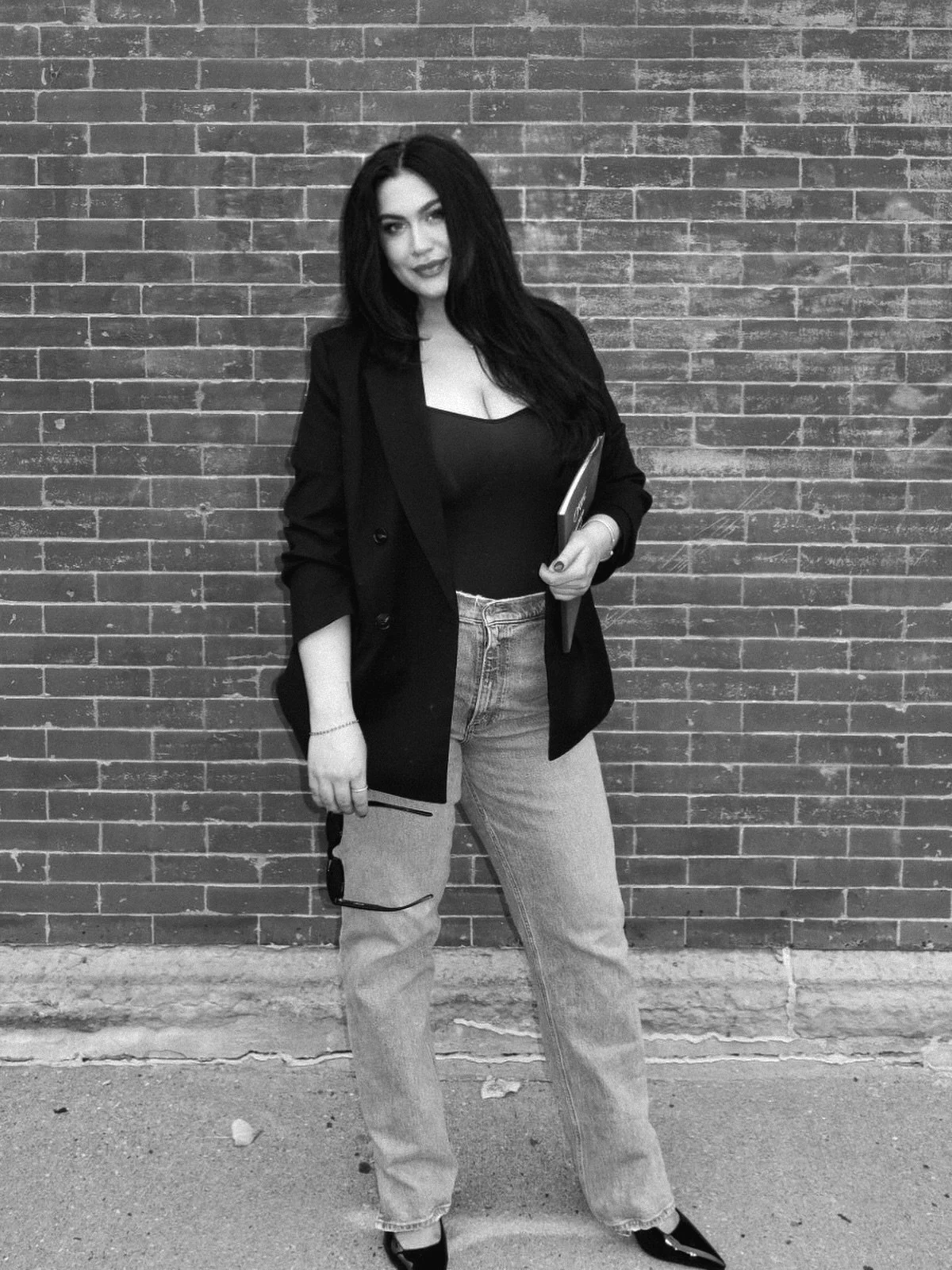 Meet Josie &mdash; the creative force behind @blondecomplexions 🖤

Known for her signature soft, natural coloring techniques and seamlessly blended extensions, she&rsquo;s all about hair that looks flawless on day one and still feels effortless mont