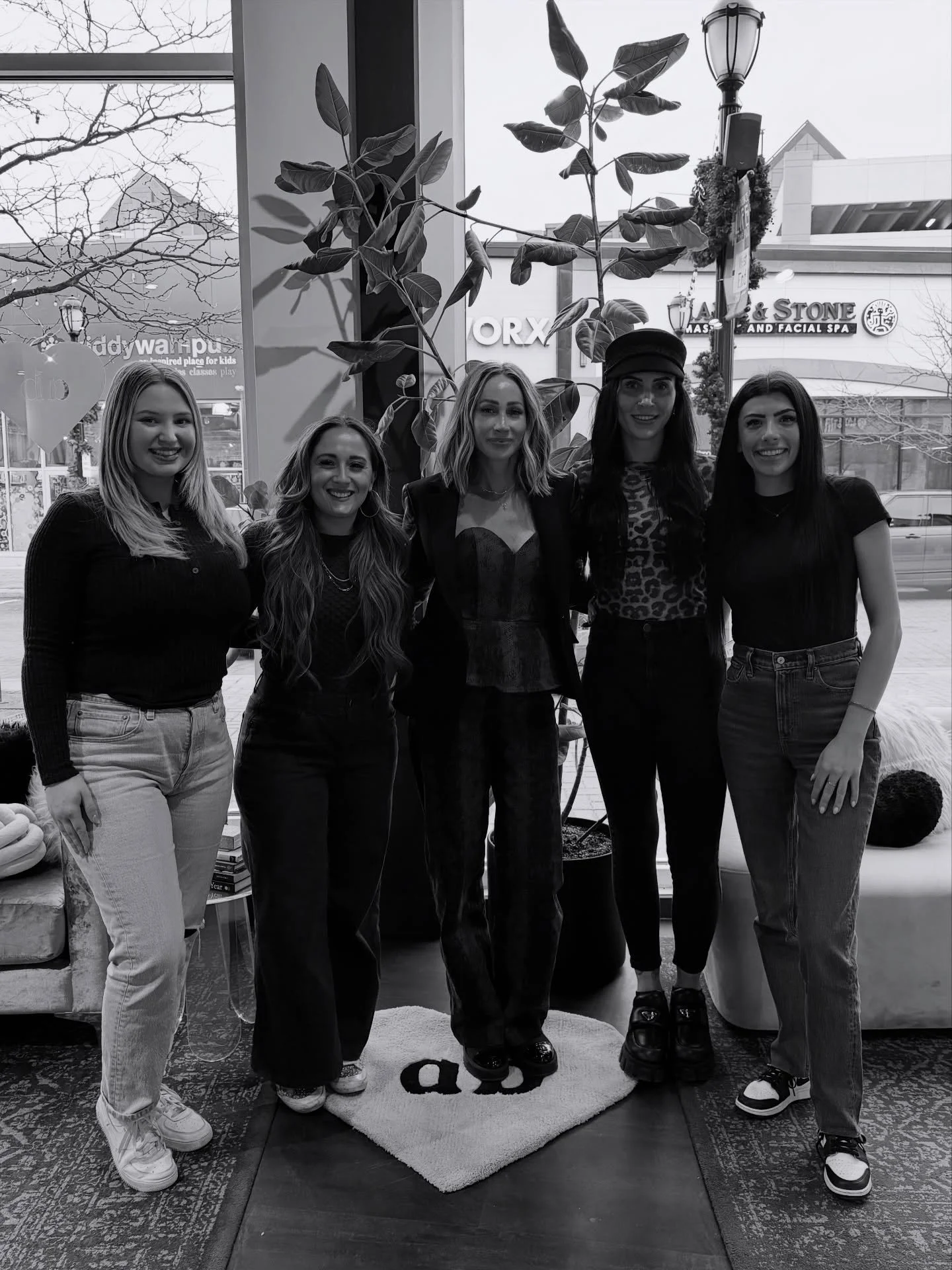 thanks for stopping in today @itsmckenzieturley @jasmine.hadjis @invisiblebeadextensions 💕💗💞💓