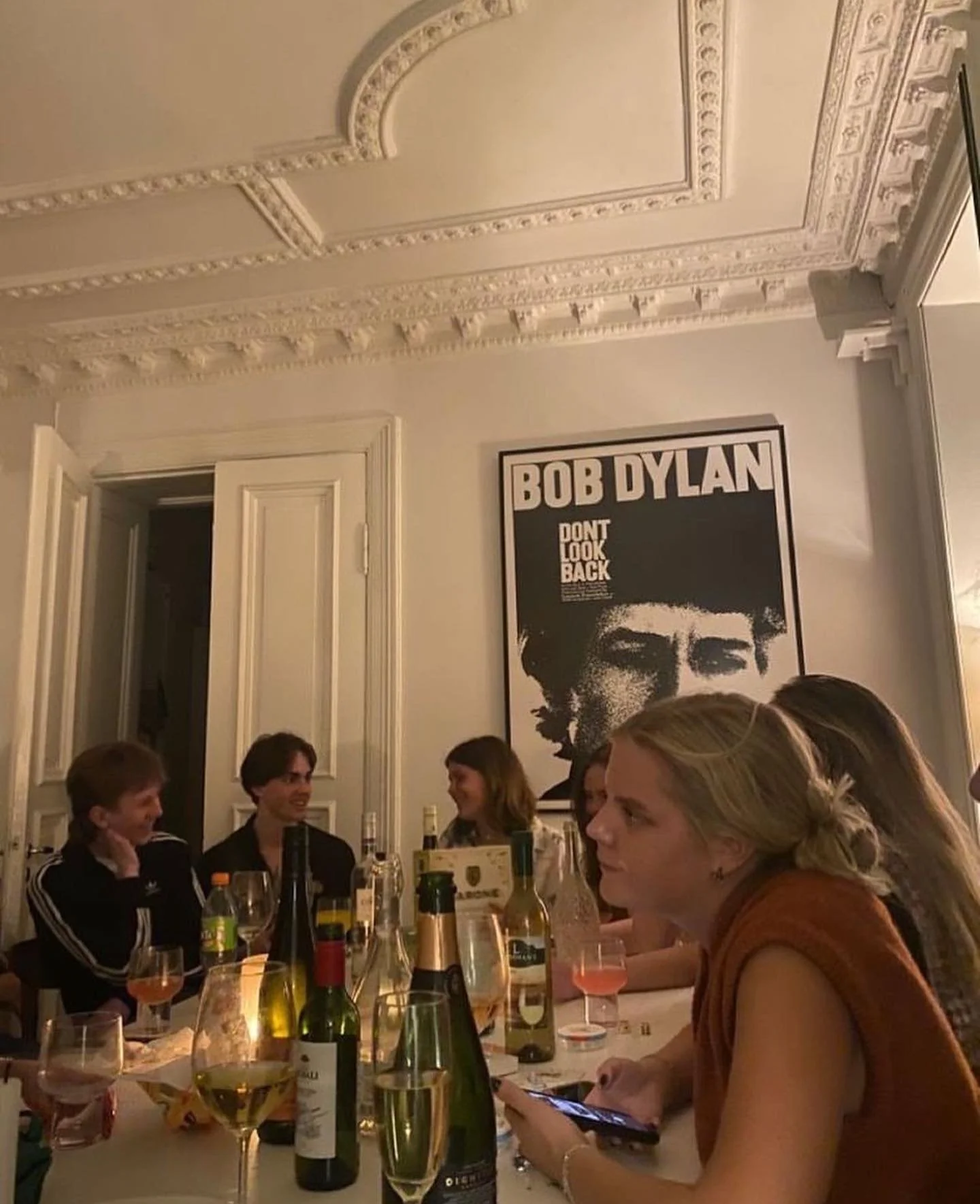 &ldquo;stay close to people who feel like sunlight.&rdquo;