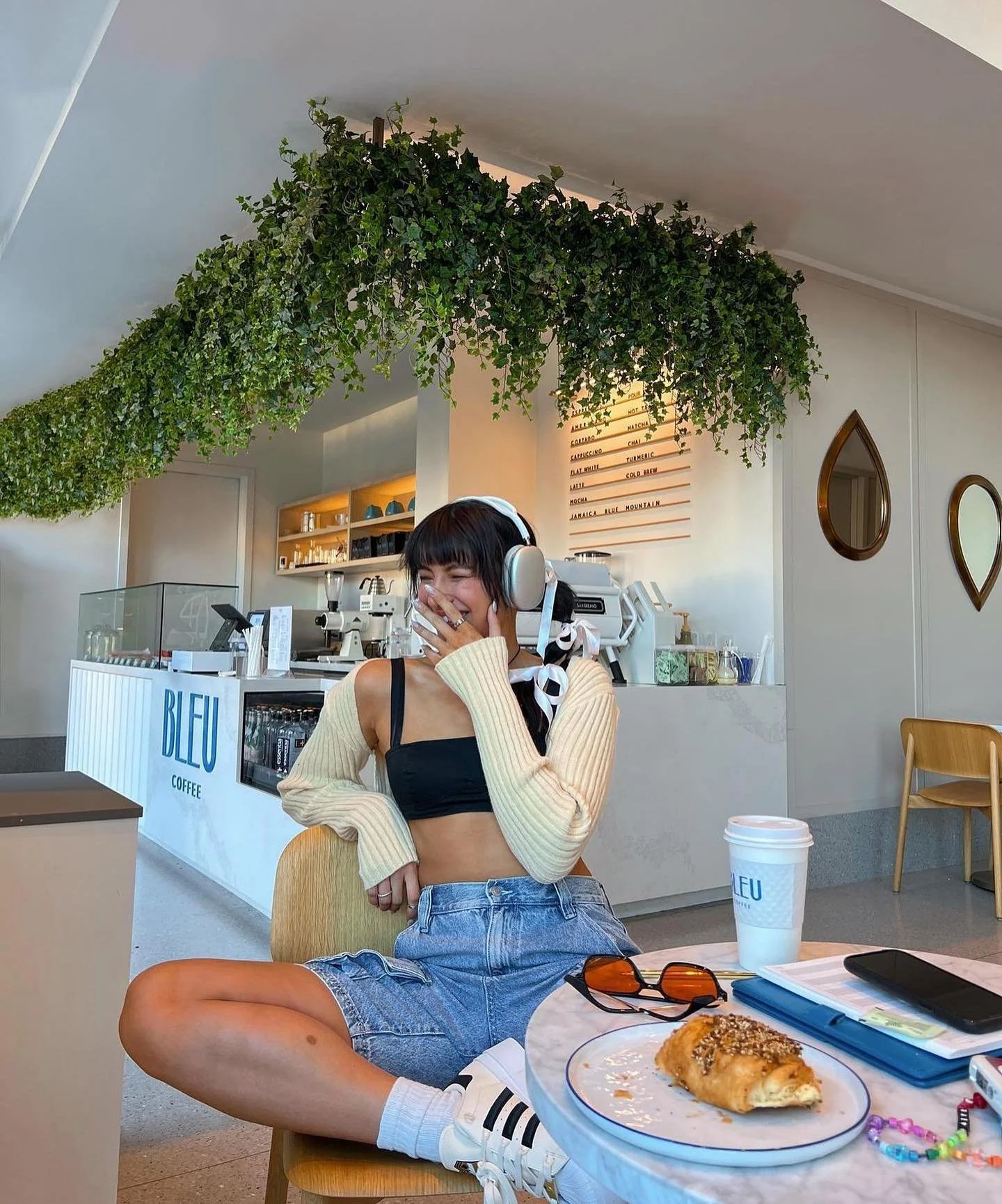 hey siri, play happier than ever by billie eilish
pc: @rae.hersey