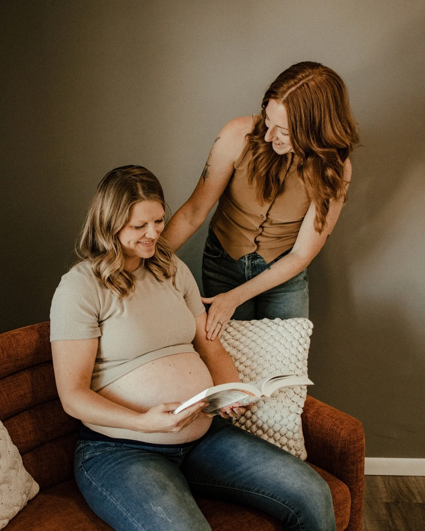 another incredible woman owned business in the quad cities, @qcdoulaconnect ☀️

i&rsquo;ve had the pleasure of working with these ladies on multiple projects since they first formed. i absolutely love the community they&rsquo;ve built in the qca and 