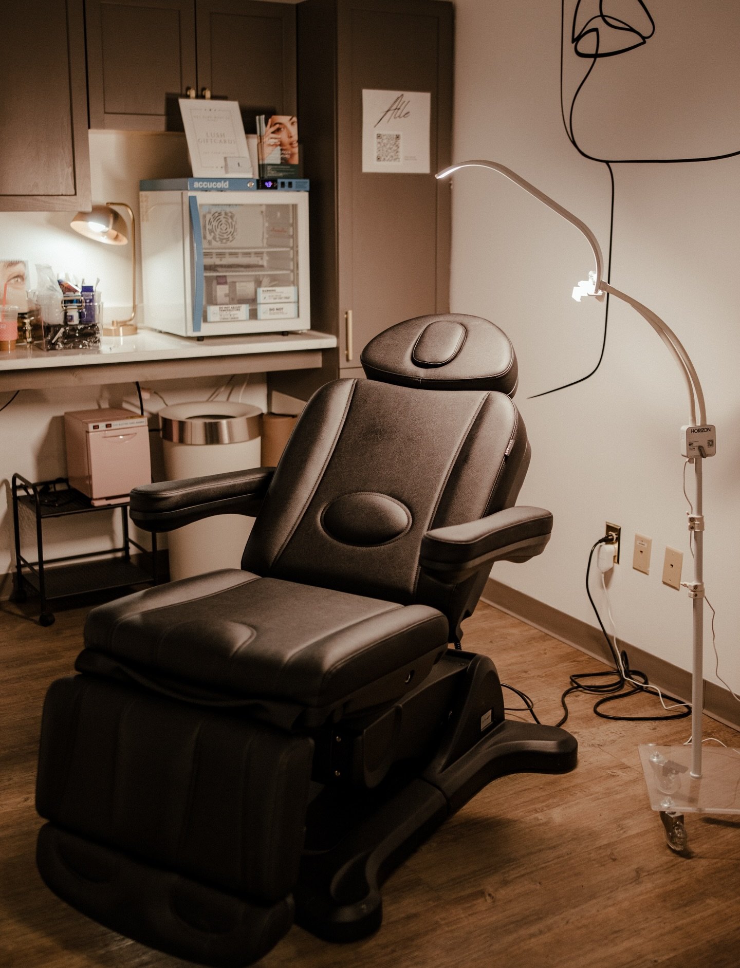 another quad cities woman-owned small business i love working with regularly &mdash; @lush.bylv 💉✨

#quadcities #tagtheqc #smallbusiness #quadcitiesphotographer #brandcontent