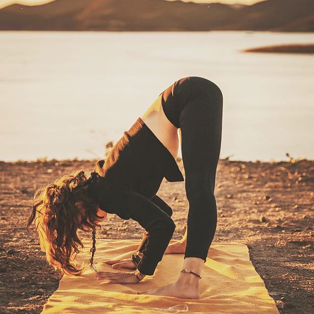 This Friday, come shake what your mama gave you!!!!! 🍑

Where: @totem.yoga 
When: Friday October 4th
Why: IT FEELS GOOD! 
Boo-ty Positivity

We'll start with basic breathing techniques. Once the energy is flowing, we'll get into some boo-ty positivi