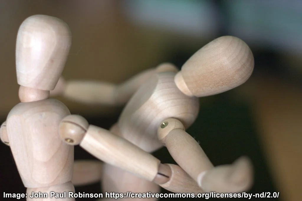 Two wooden mannequins dancing