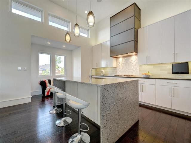 Ackland-Realtor-Pics (8).jpg