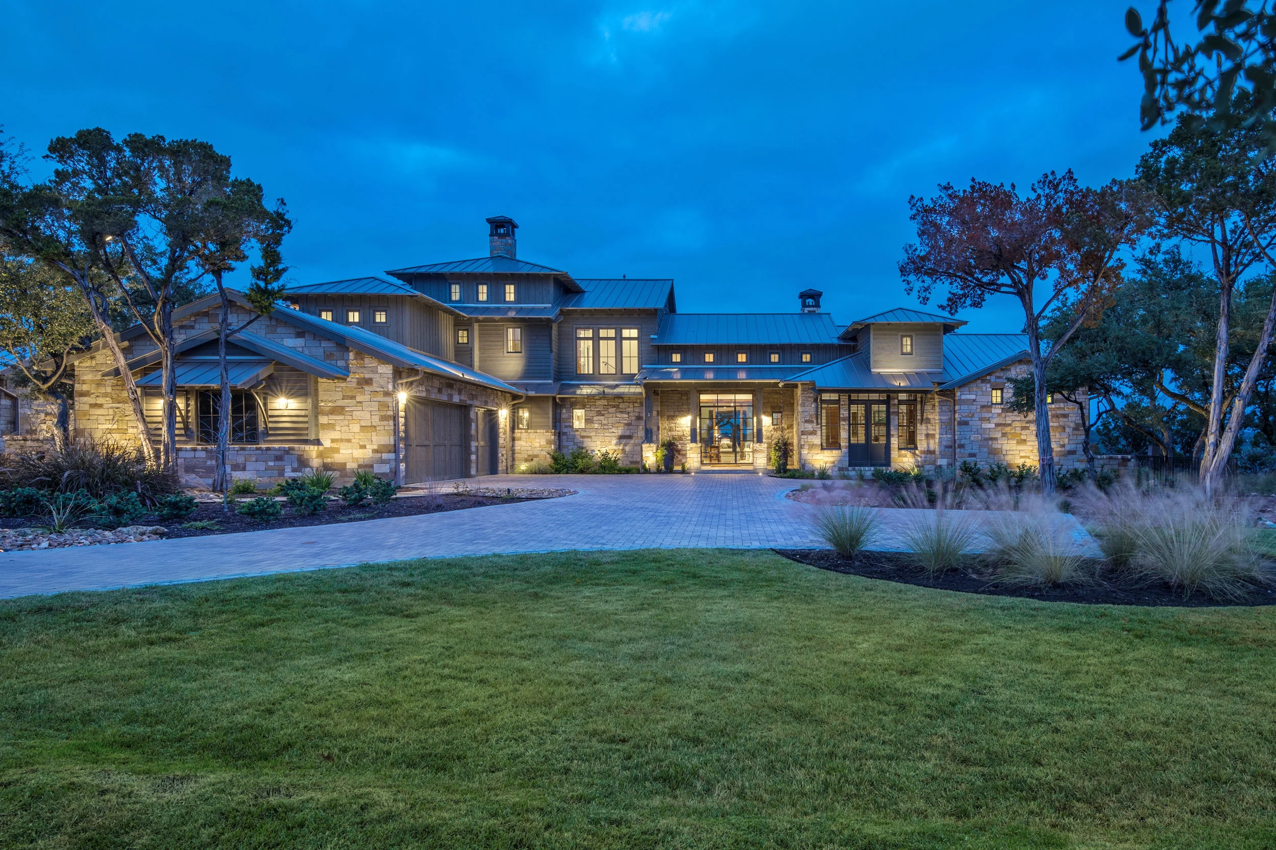 2101 Ruffian Heights Ln-print-001-60-Exterior Front 001-4200x2800-300dpi.jpg